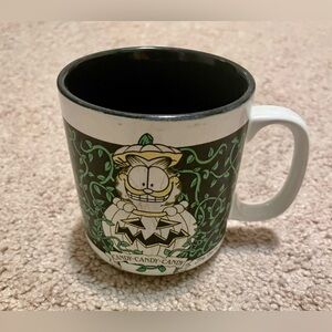 Vintage Garfield Halloween Themed Mug 1979
